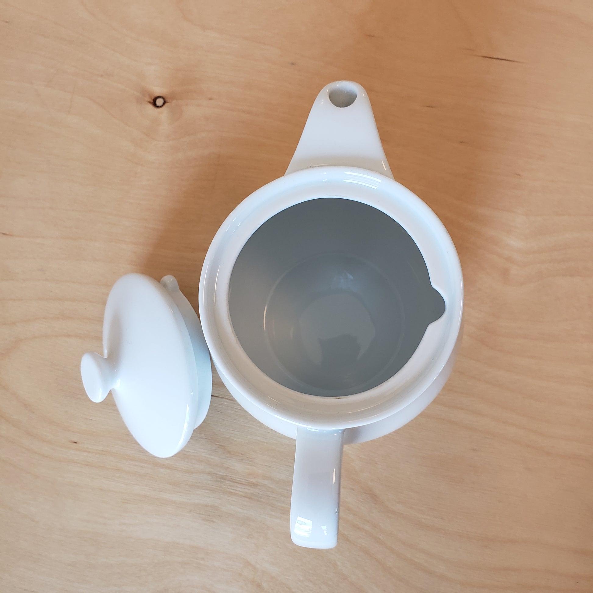 Classic Teapot image 3